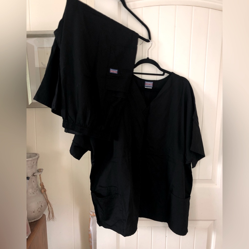 Cherokee black scrub set